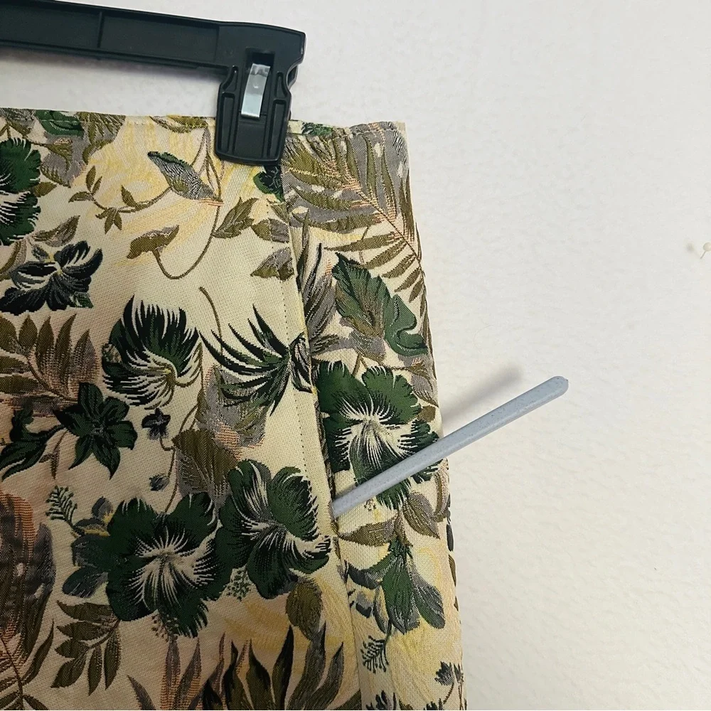 Urban Outfitters Floral Embroidered Textured‎ Pelmet Mini Skirt Medium Green